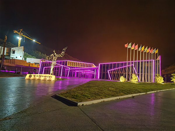 城市亮化是现代城市建设的重要组成部分,它不仅可以美化城市的夜景,还能提升城市的整体形象。随着科技的不断进步,城市亮化也得到了更多的关注和创新。本文将介绍一些关于城市亮化的创意和技术,帮助读者了解城市亮化的重要性以及如何进行大通城市亮化的规划和实施。 城市亮化是现代城市建设的重要组成部分,它不仅可以美化城市的夜景,还能提升城市的整体形象。随着科技的不断进步,城市亮化也得到了更多的关注和创新。本文将介绍一些关于城市亮化的创意和技术,帮助读者了解大通城市亮化的重要性以及如何进行大通城市亮化的规划和实施。