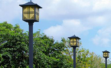 太阳能大通庭院灯怎么选亮度与续航更耐用